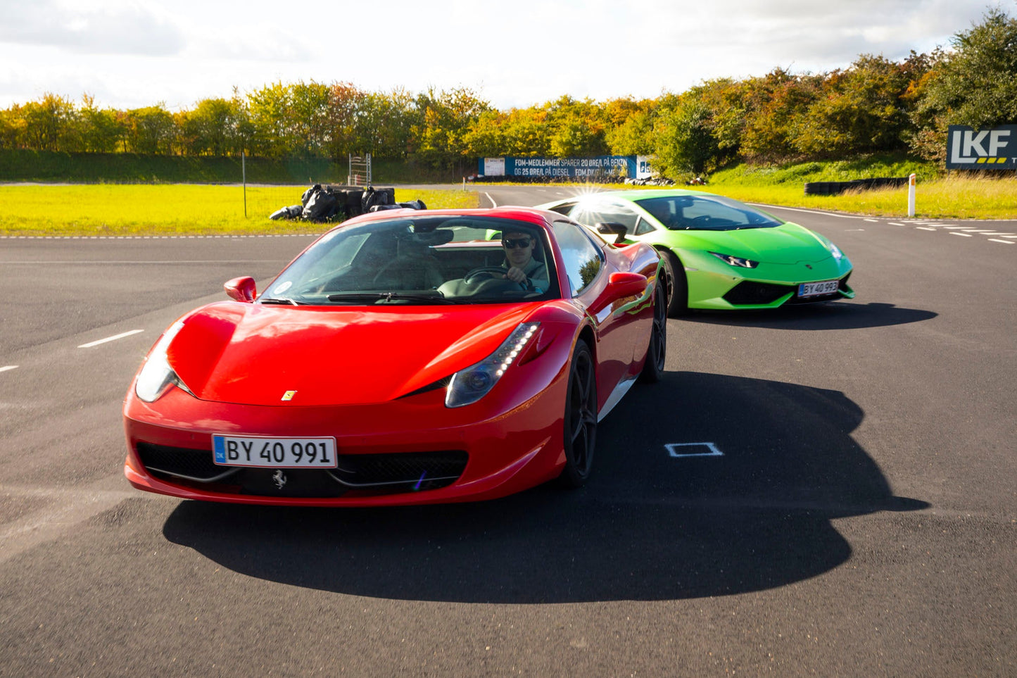 For 2 personer - Kør Ferrari og Lamborghini på bane