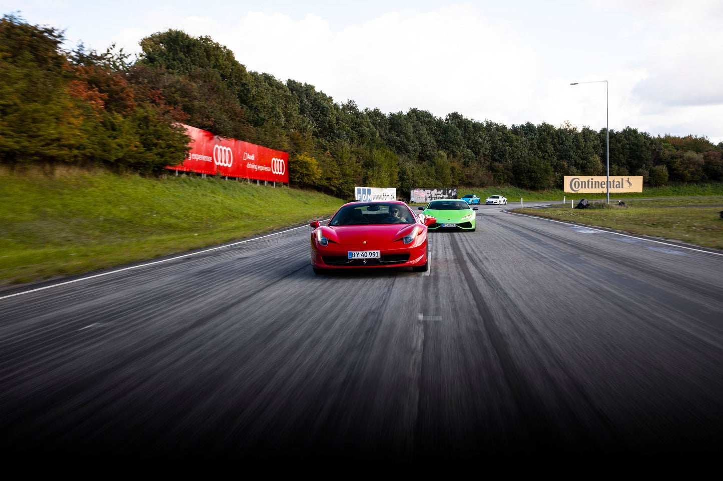 For 2 personer - Kør Ferrari og Lamborghini på bane