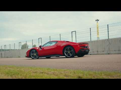 Kør Ferrari 296 GTB på bane