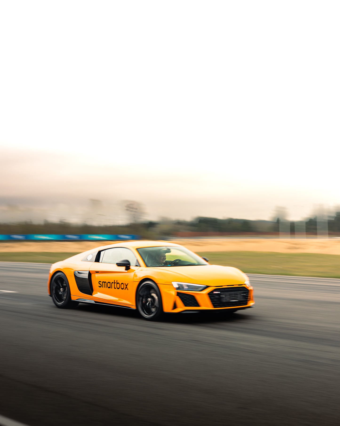 Kør Audi R8 på bane (NY 2022 MODEL!)