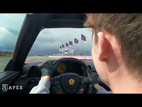 Kør Ferrari 458 Spider på bane